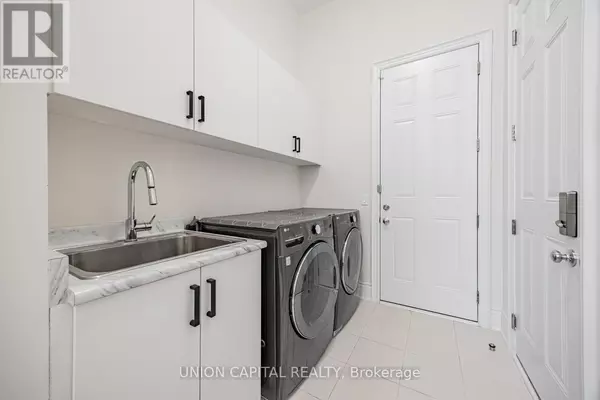 Richmond Hill (oak Ridges), ON L4E1G7,8 DRIZZEL CRESCENT