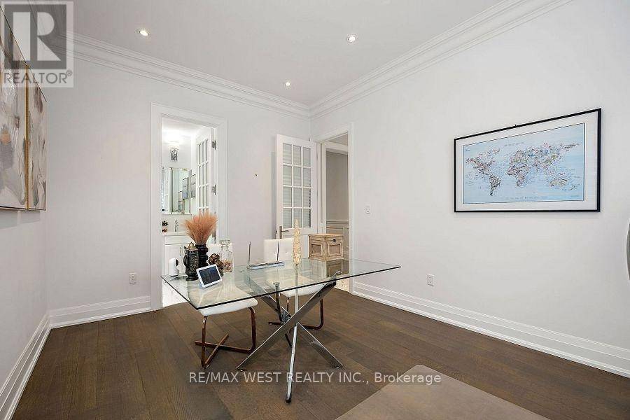 Richmond Hill (mill Pond), ON L4C5N4,336 PINE TREES COURT