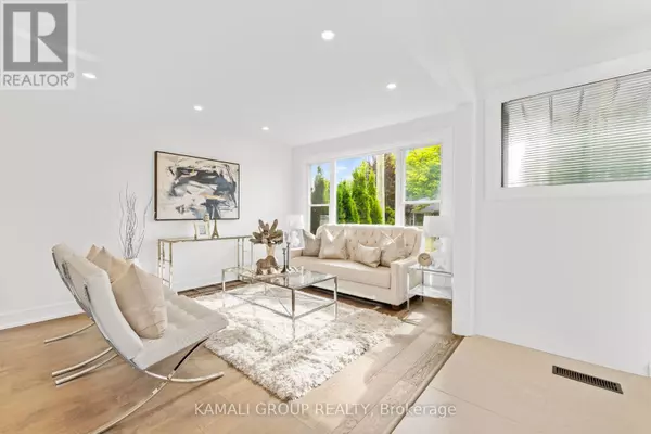 Newmarket (bristol-london), ON L3Y2T5,83 WALTER AVENUE