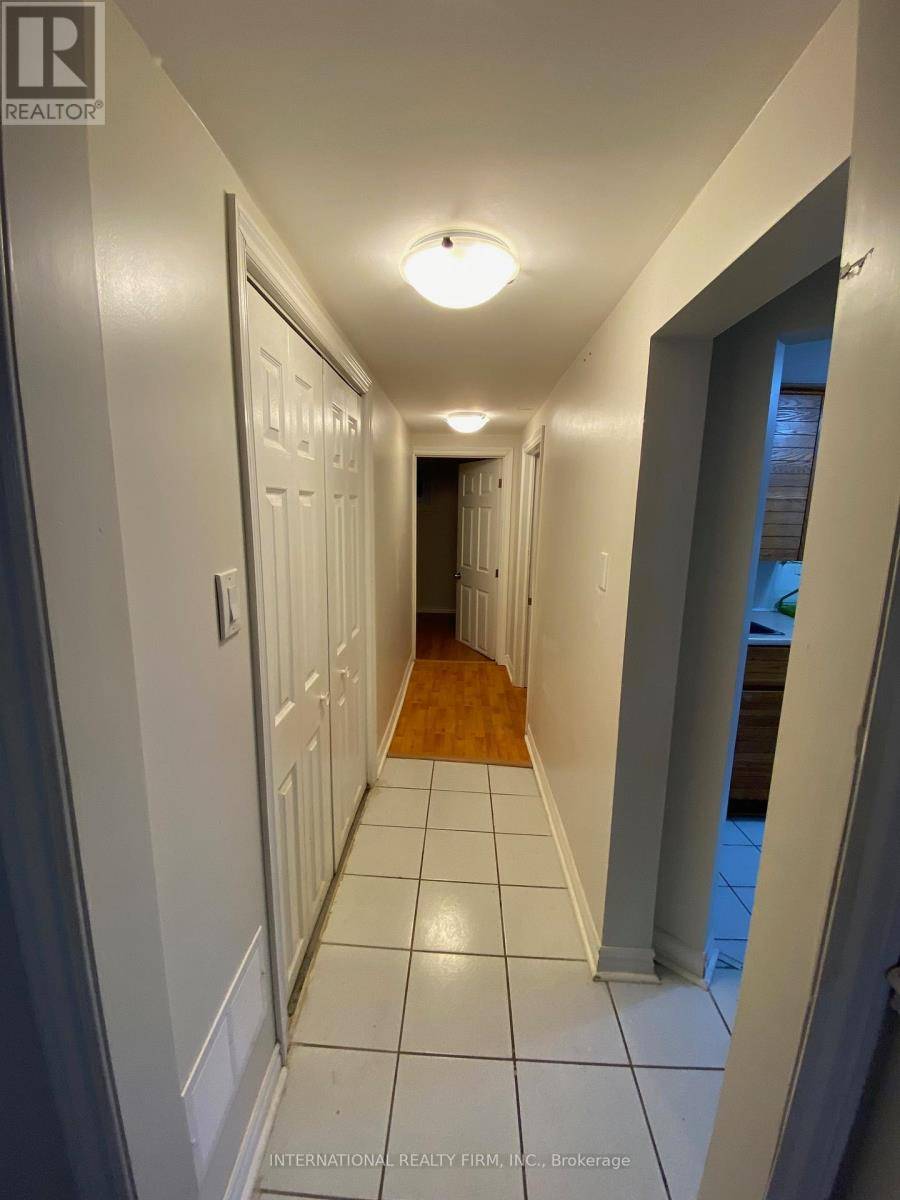 Richmond Hill (crosby), ON L4C2X2,302 Kerswell DR #(Bsmnt)