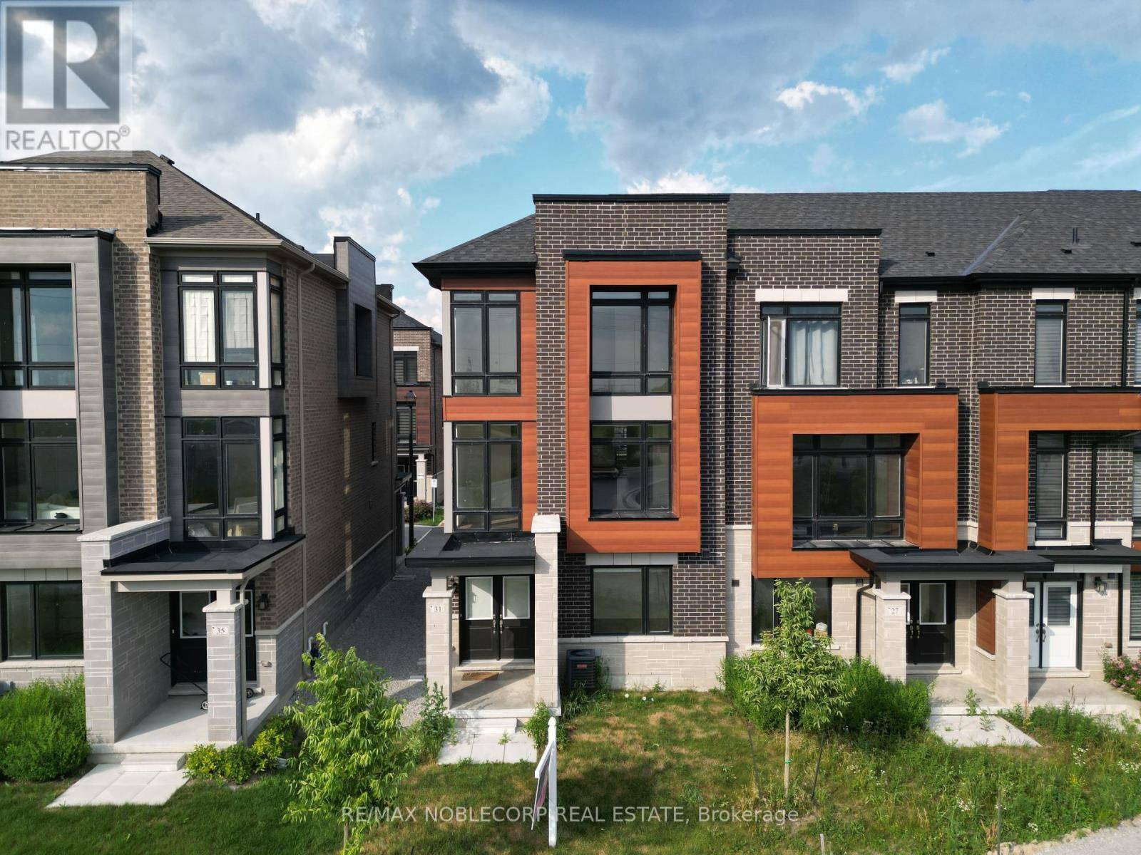 Vaughan (kleinburg), ON L4H5G2,31 HOLYROOD CRESCENT