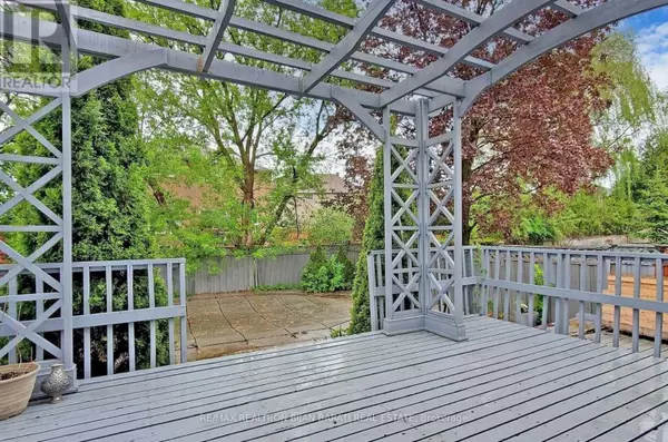Richmond Hill (north Richvale), ON L4C5J4,18 MAYVERN CRESCENT