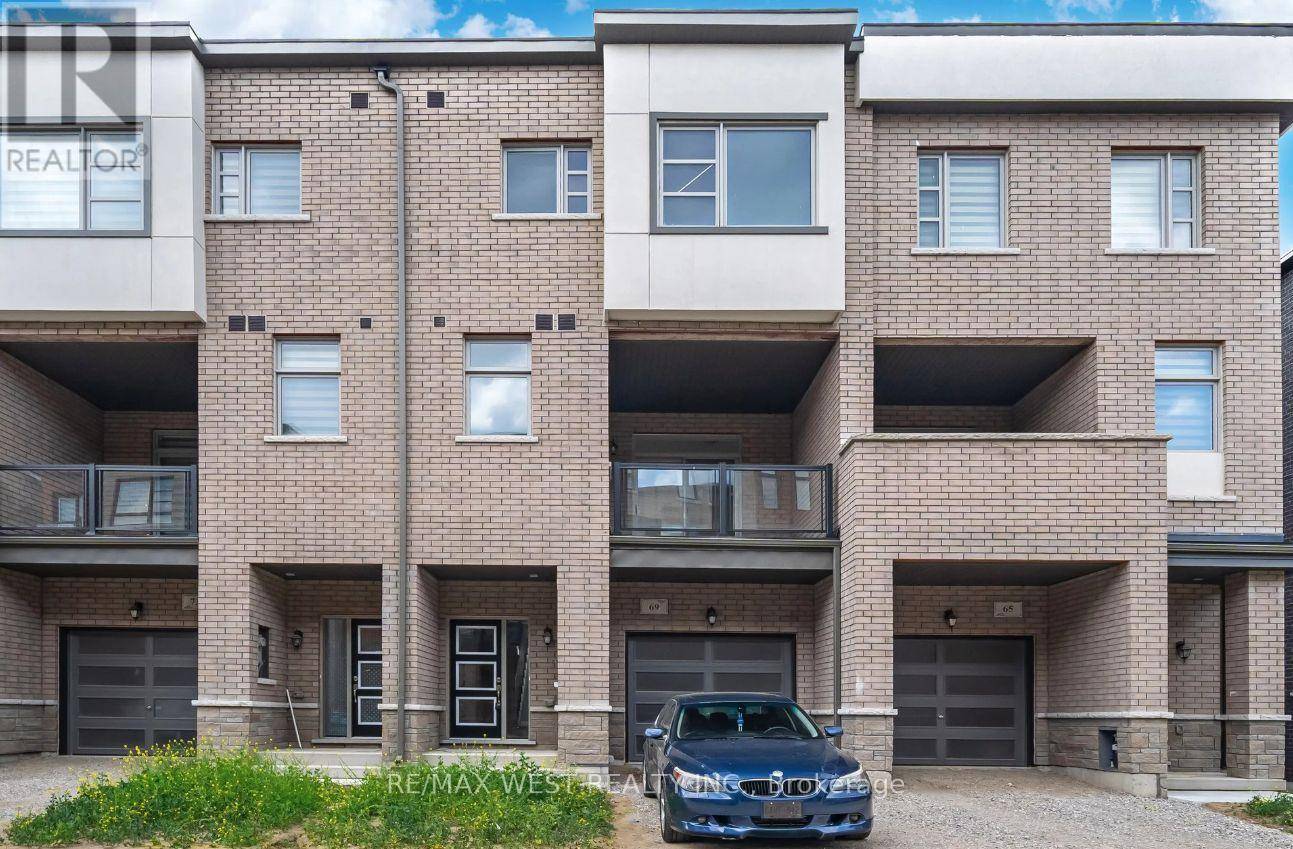 Vaughan (kleinburg), ON L4H5G8,69 INVERARY CRESCENT