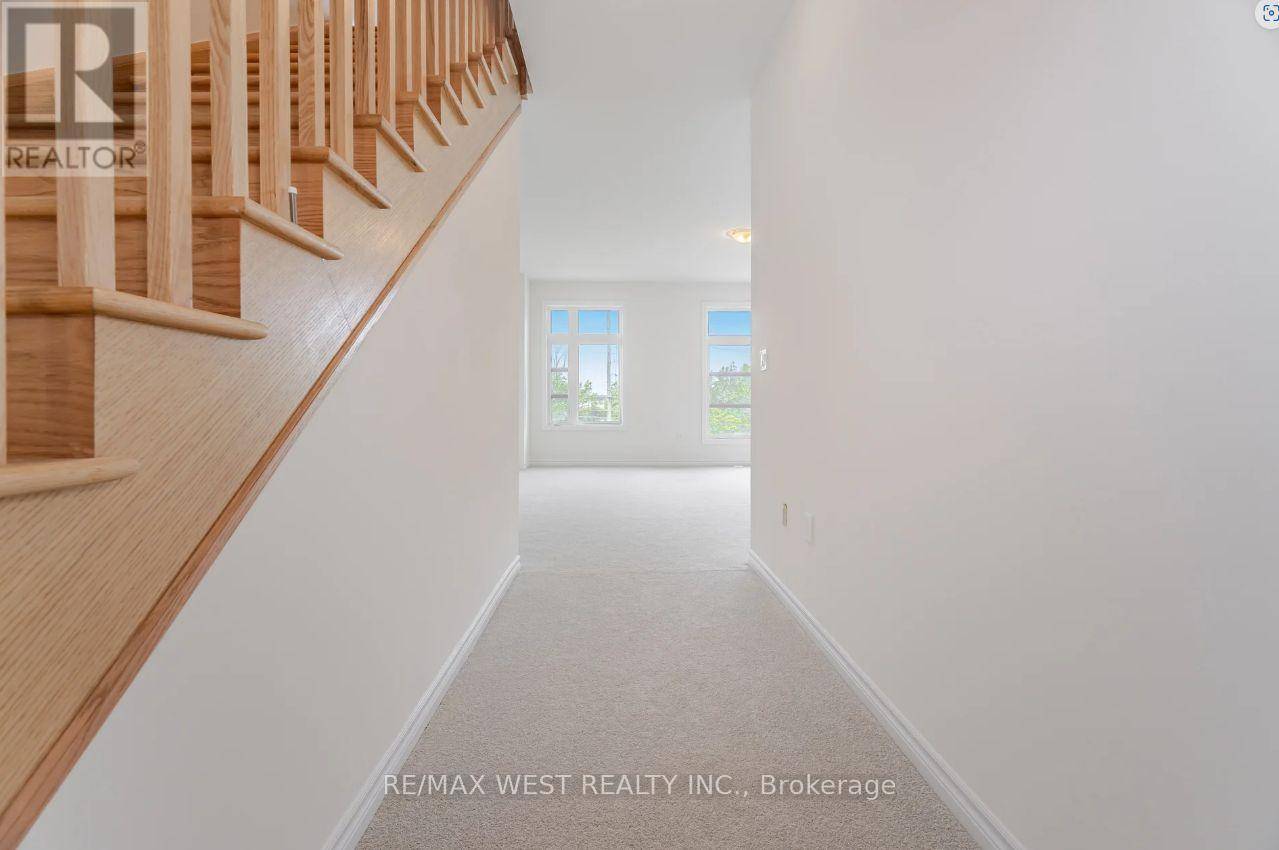 Vaughan (kleinburg), ON L4H5G8,69 INVERARY CRESCENT