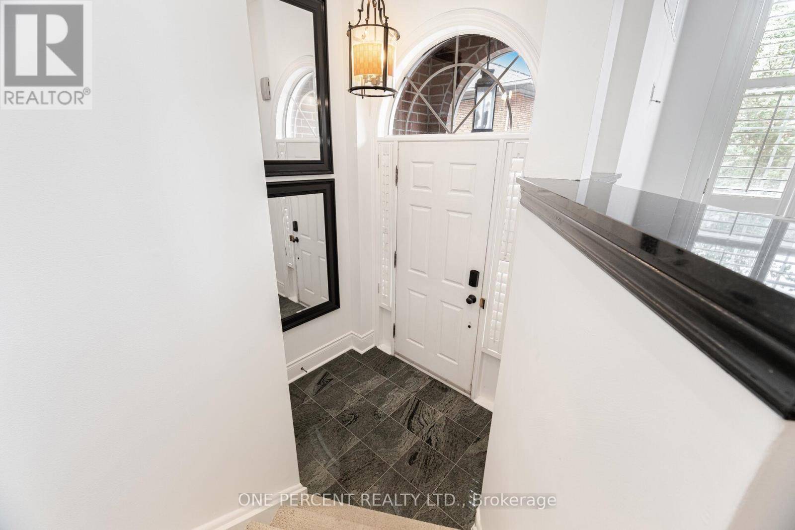 Vaughan (uplands), ON L4J1W3,8038 Yonge ST #25