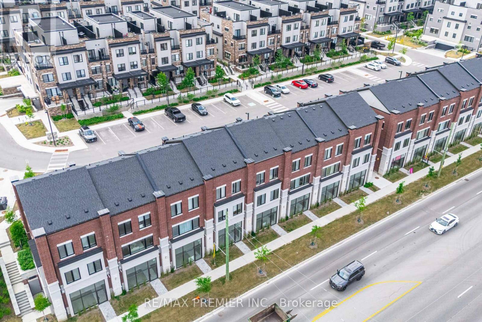 Bradford West Gwillimbury (bradford), ON L3Z3G8,200 Dissette ST #4