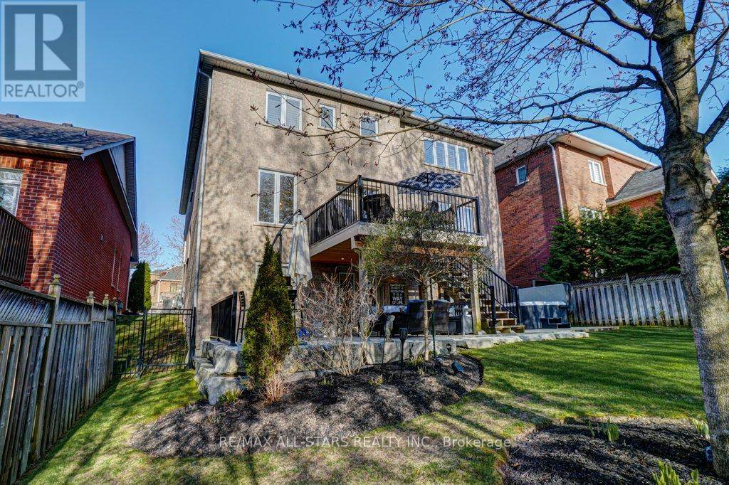 Uxbridge, ON L9P1Z6,64 BUTTON CRESCENT