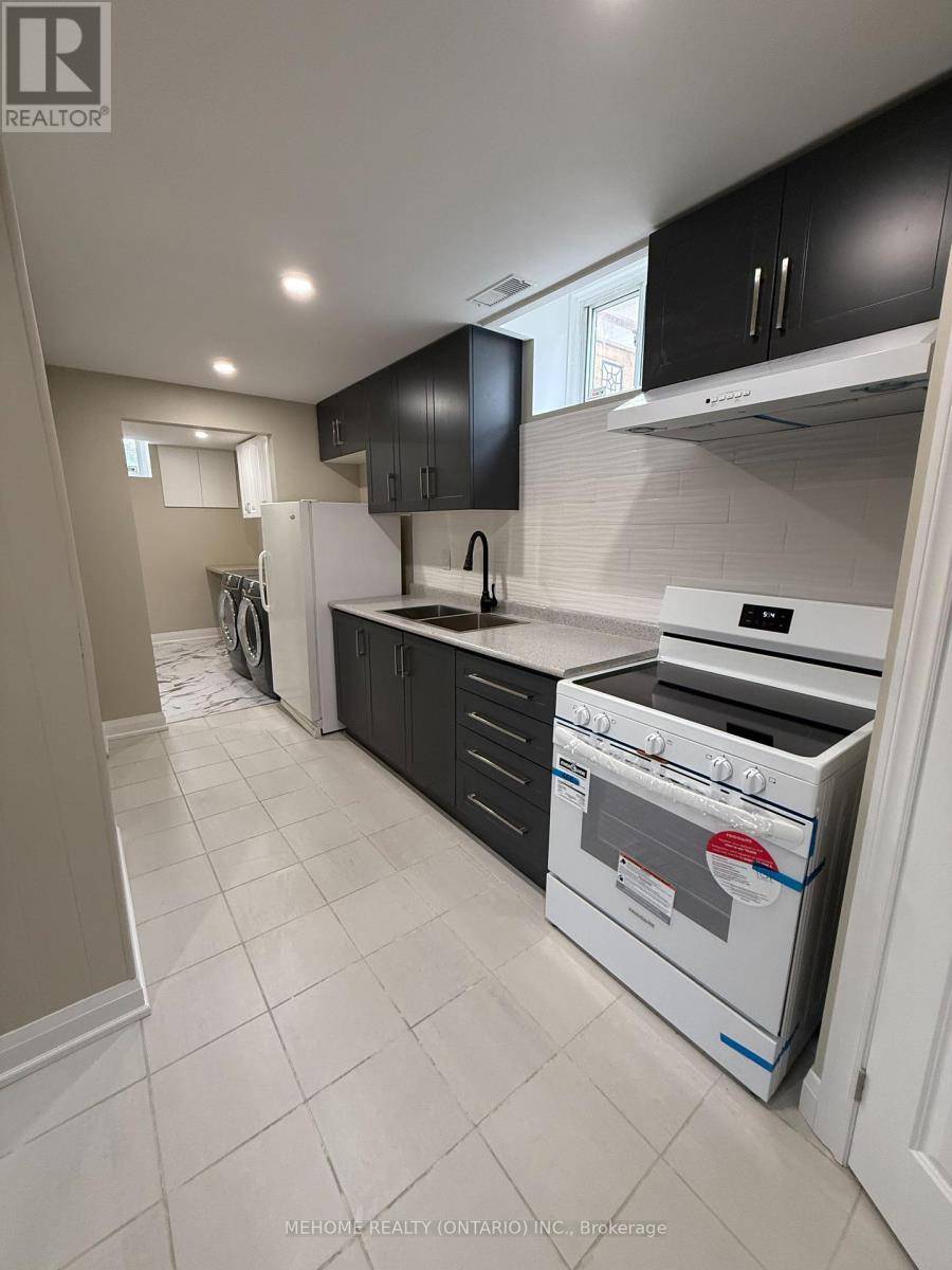 Whitchurch-stouffville (stouffville), ON L4A1W2,586 RUPERT AVENUE