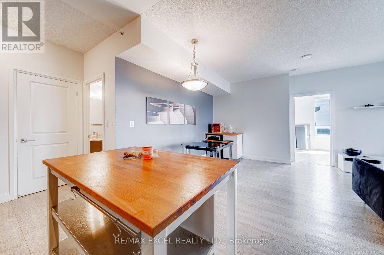 Markham (grandview), ON L3T0C9,7165 Yonge ST #2006