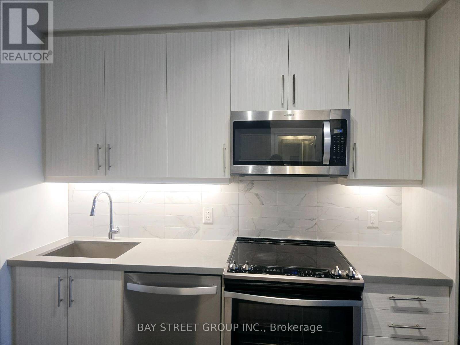 Richmond Hill (langstaff), ON L4B0H4,85 Oneida CRES #201