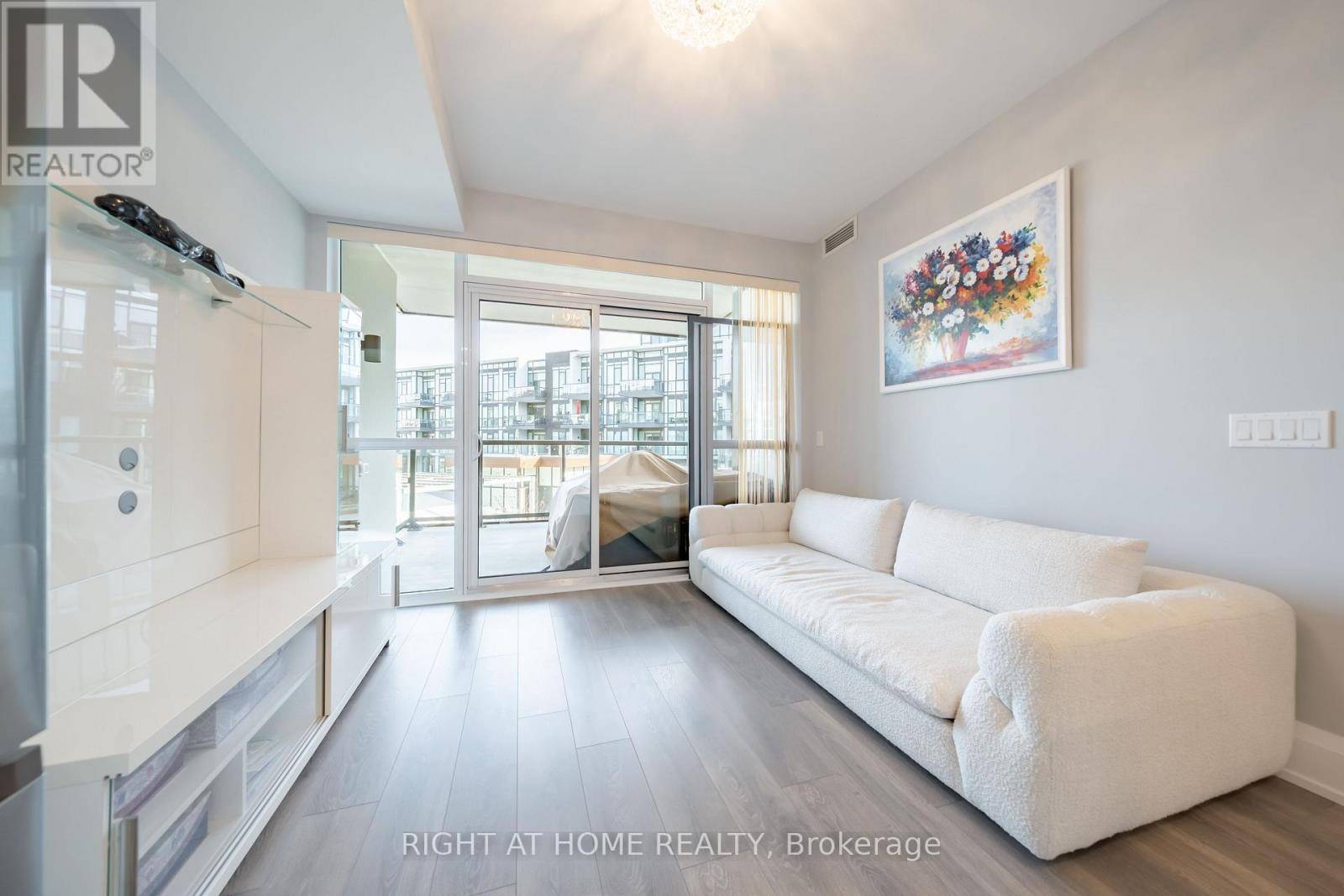 Innisfil, ON L9S0R5,415 Sea Ray AVE #202