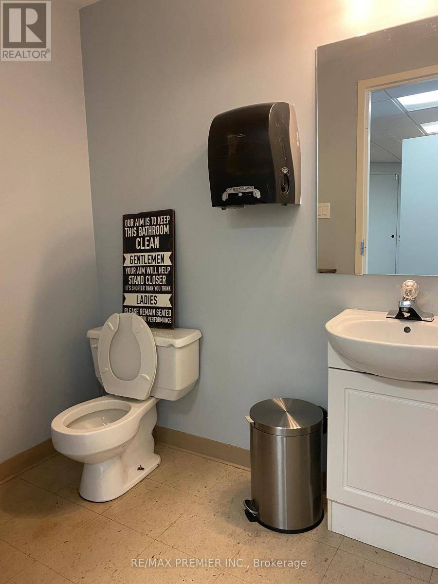 Vaughan (west Woodbridge), ON L4L8N1,140 Regina RD #16