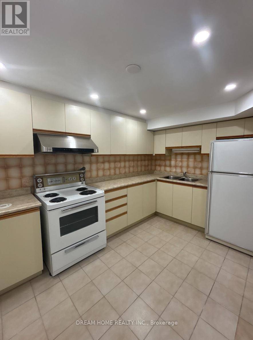 Richmond Hill (harding), ON L4C6B4,327 Sussex AVE #Bsmt