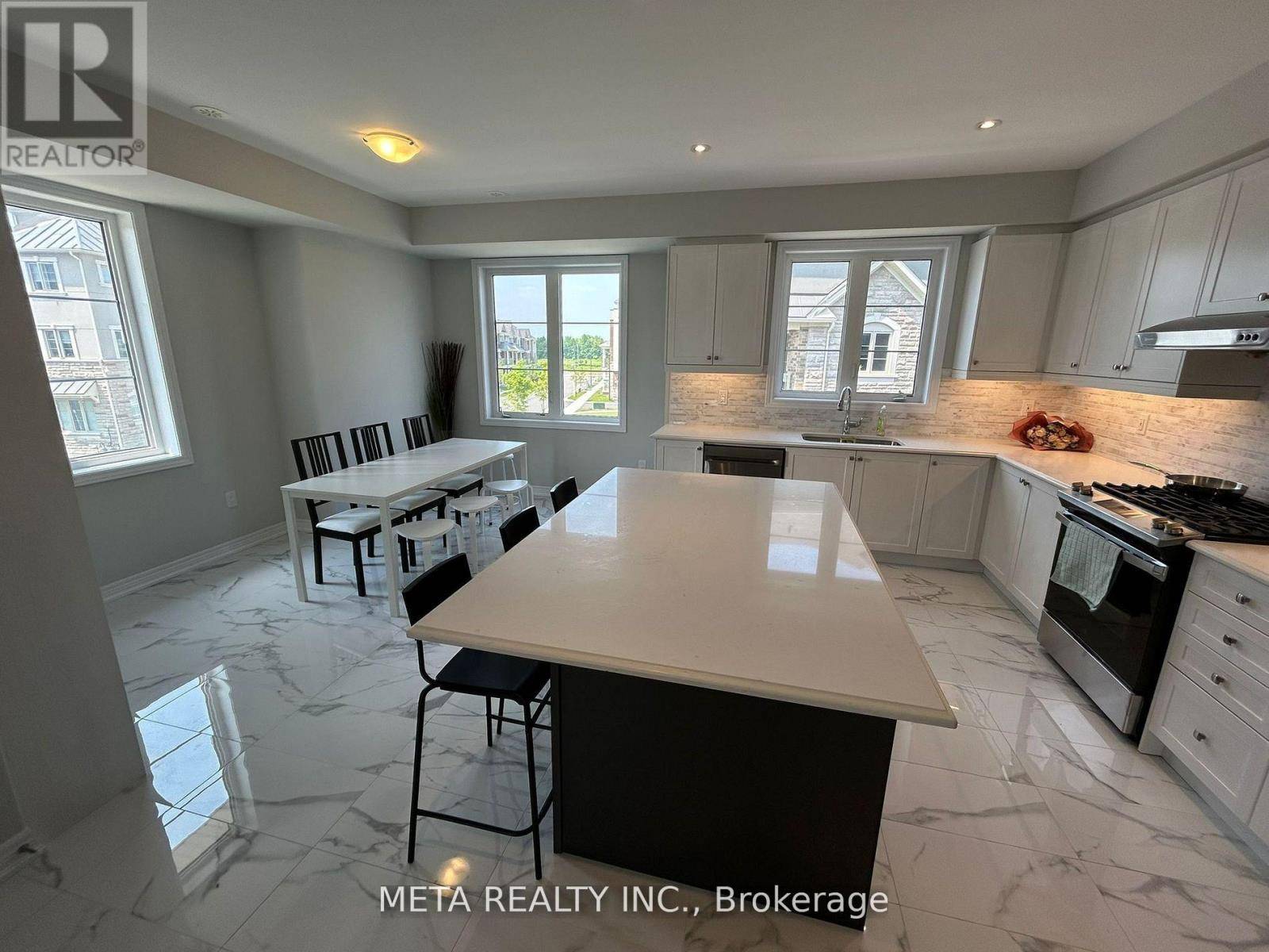 Markham (cornell), ON L6B1R3,2 BRUCE BOYD DRIVE