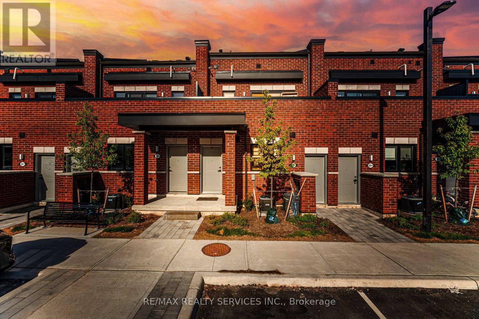 220 Dissette ST #12, Bradford West Gwillimbury (bradford), ON L3Z4M2