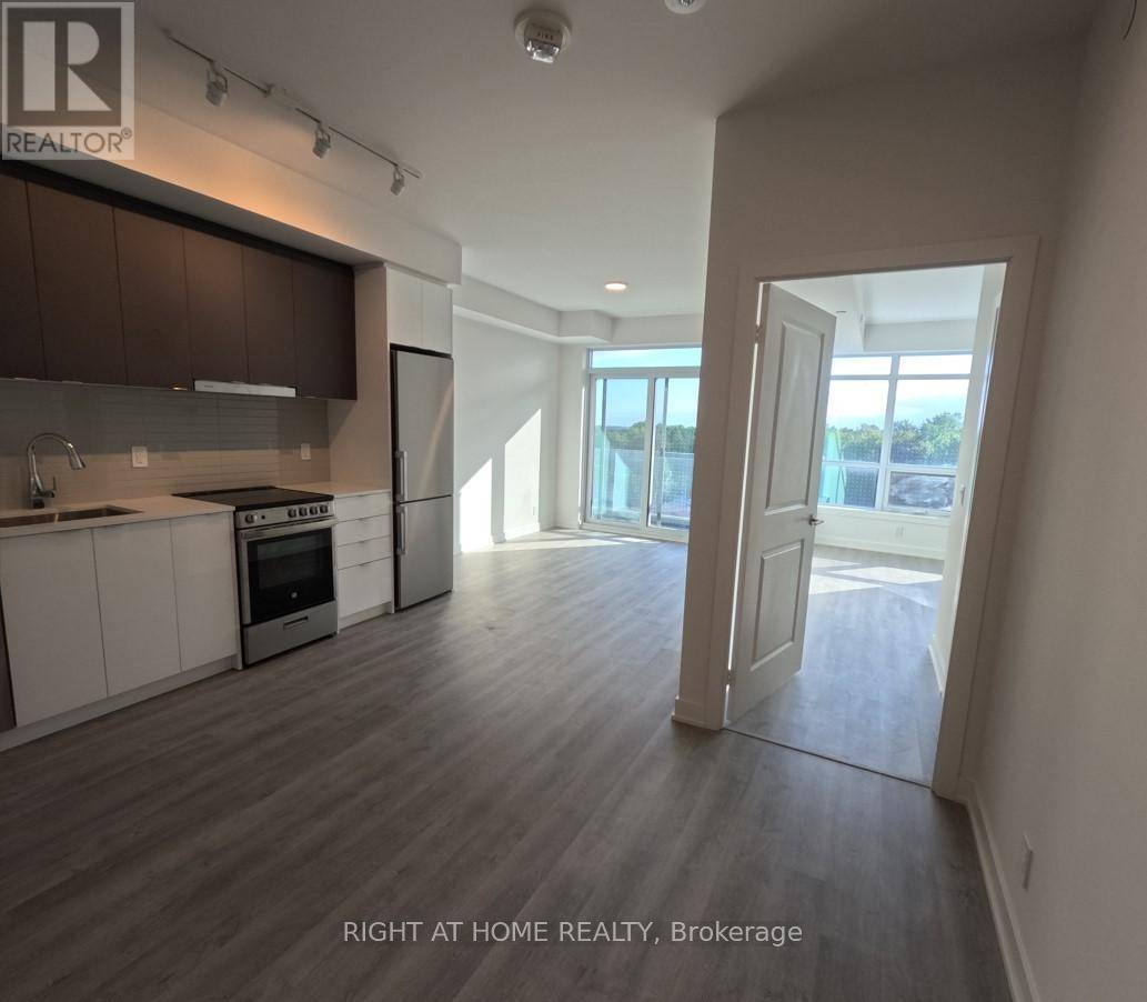Vaughan (brownridge), ON L4J0L7,30 Upper Mall WAY #415