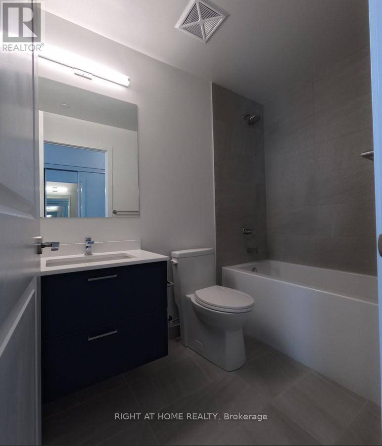 Vaughan (brownridge), ON L4J0L7,30 Upper Mall WAY #415