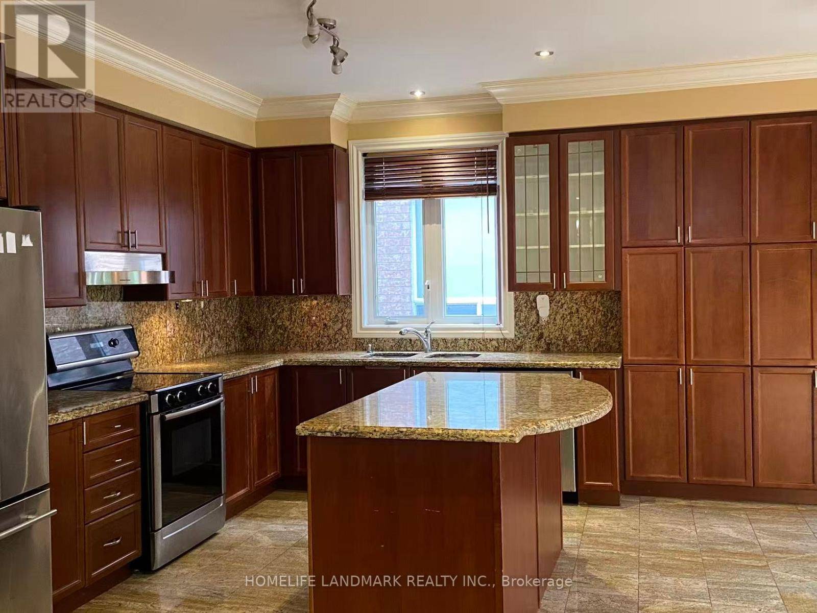 Richmond Hill (oak Ridges Lake Wilcox), ON L4E4N6,28 DELPHINIUM AVENUE