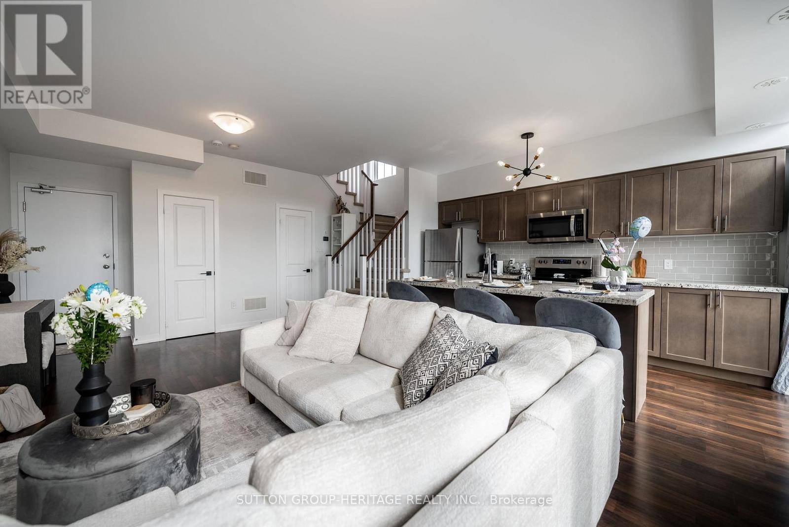 Whitchurch-stouffville (stouffville), ON L4A4T4,15 Whitaker WAY #427