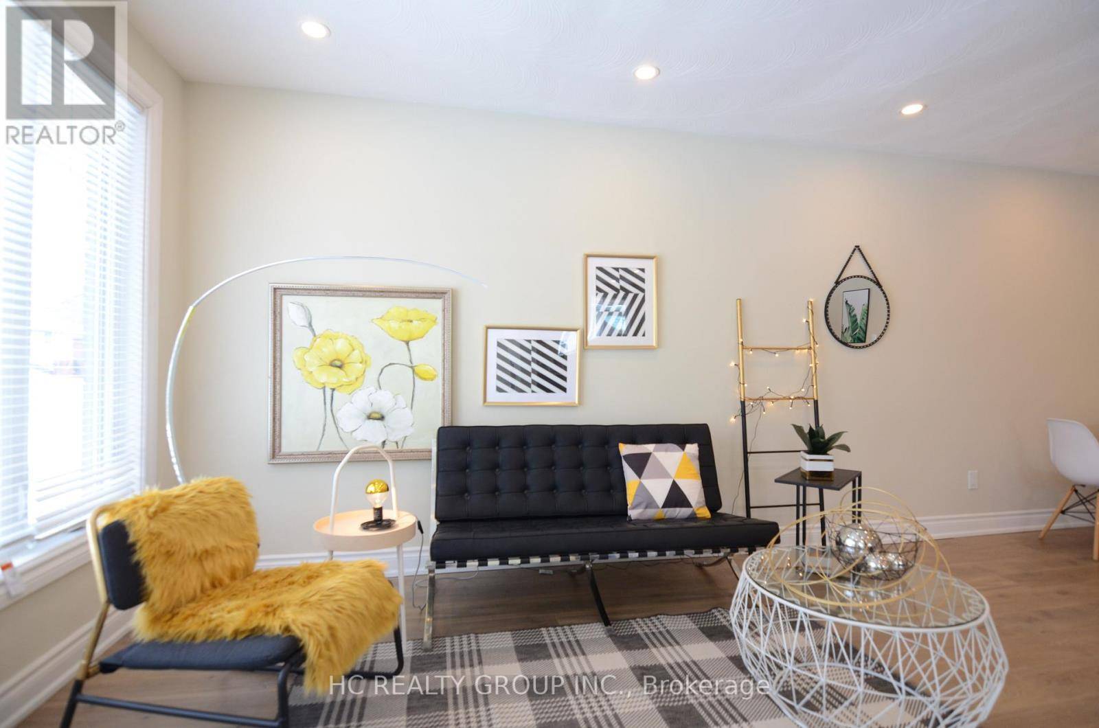 Newmarket (bristol-london), ON L3Y2W2,150 Maurice CT #Upper