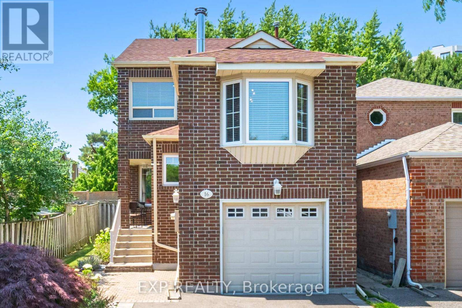 16 LANSBURY COURT, Vaughan (crestwood-springfarm-yorkhill), ON L4J5J9