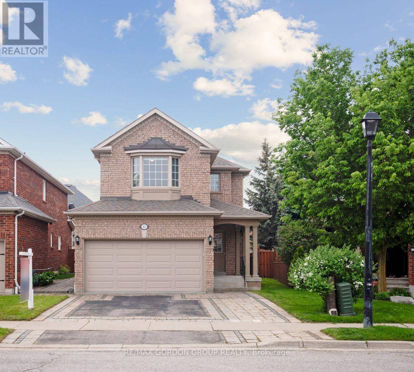 62 MACEDONIA COURT, Newmarket (summerhill Estates), ON L3X2W8