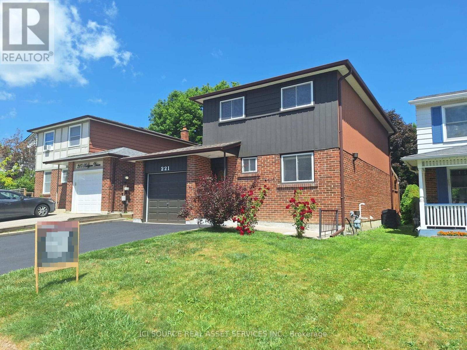 221 HODGSON DRIVE, Newmarket (central Newmarket), ON L3Y1E3