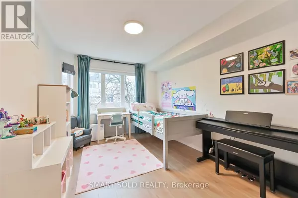 Vaughan (crestwood-springfarm-yorkhill), ON L4J8H1,18 Clark AVE West #152