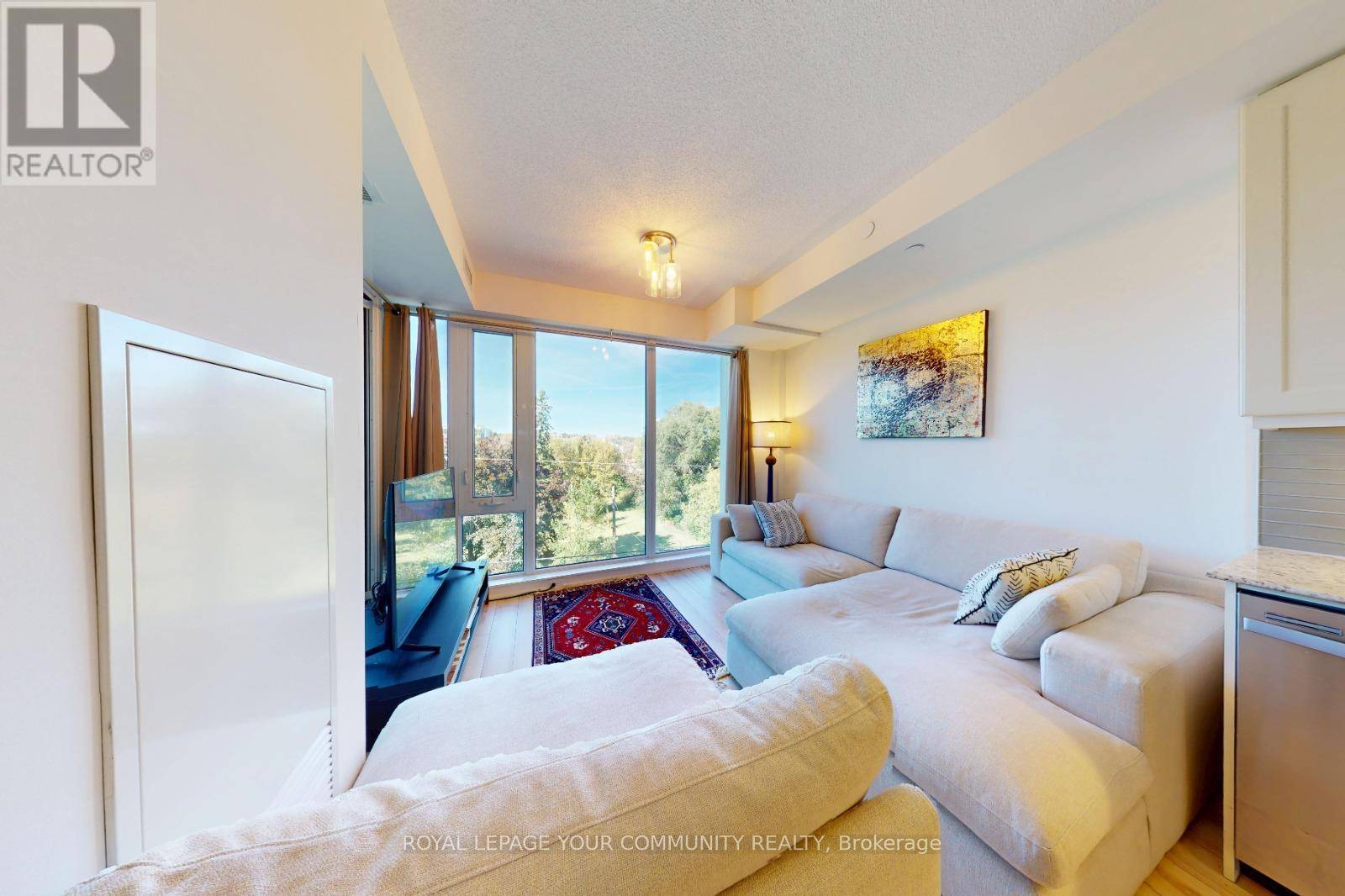 Richmond Hill (north Richvale), ON L4C1V6,9608 Yonge ST #312