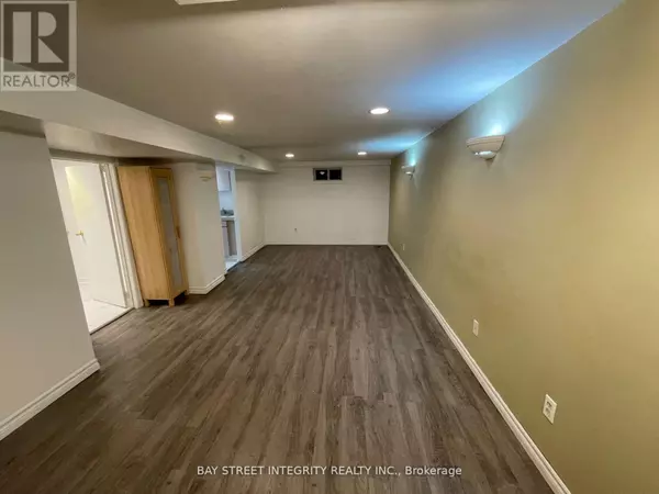 Newmarket (bristol-london), ON L3Y2T4,BSMT END BEDROOM - 65 WALTER AVENUE