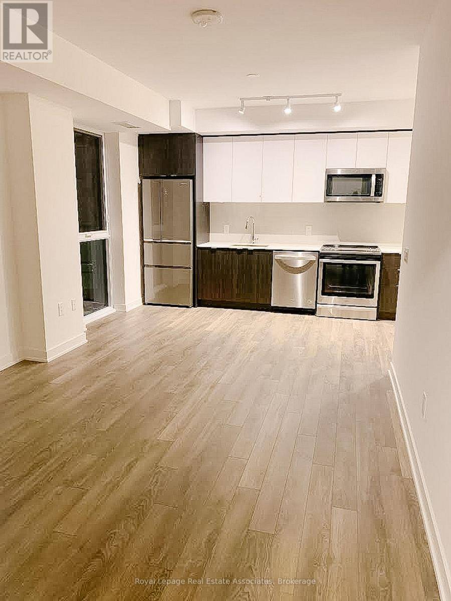 Vaughan, ON L6A5B9,100 Eagle Rock WAY #629