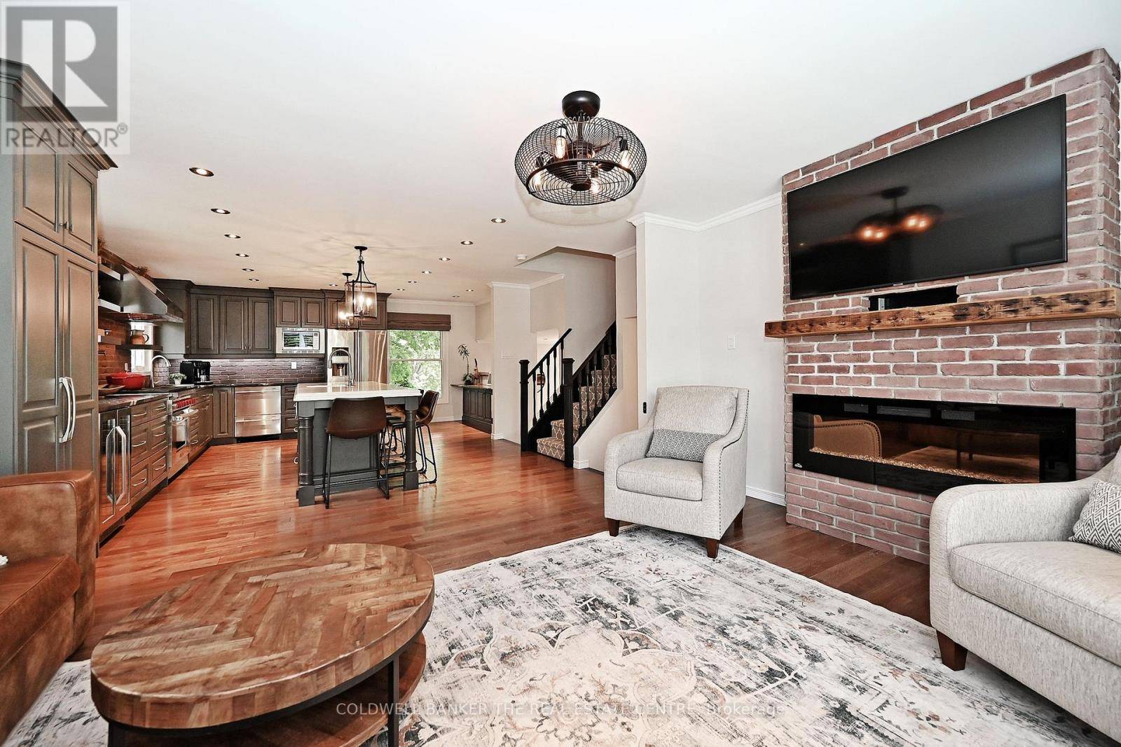 East Gwillimbury (holland Landing), ON L9N1E5,15 EARLS COURT