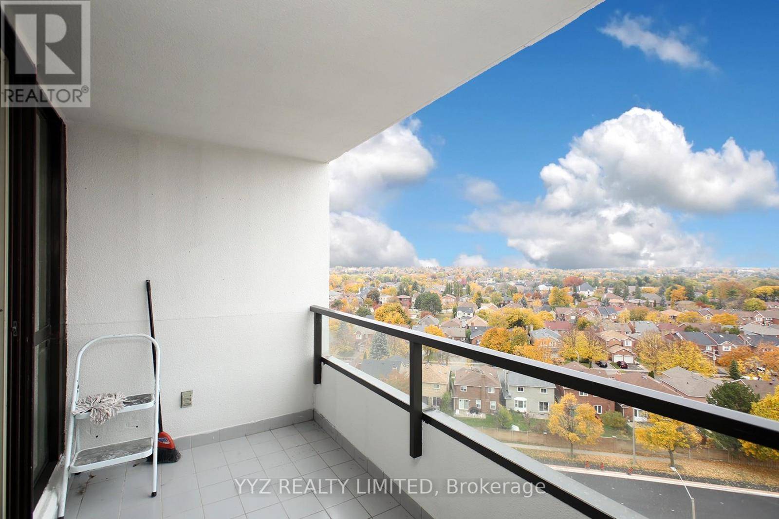 Vaughan (crestwood-springfarm-yorkhill), ON L4J7K5,343 Clark AVE West #1104