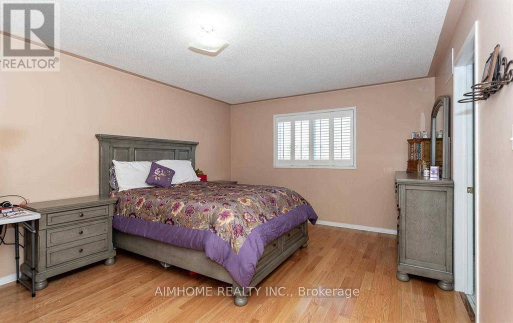 Markham (village Green-south Unionville), ON L3R5H7,34 RAYMOND BARTLETT AVENUE