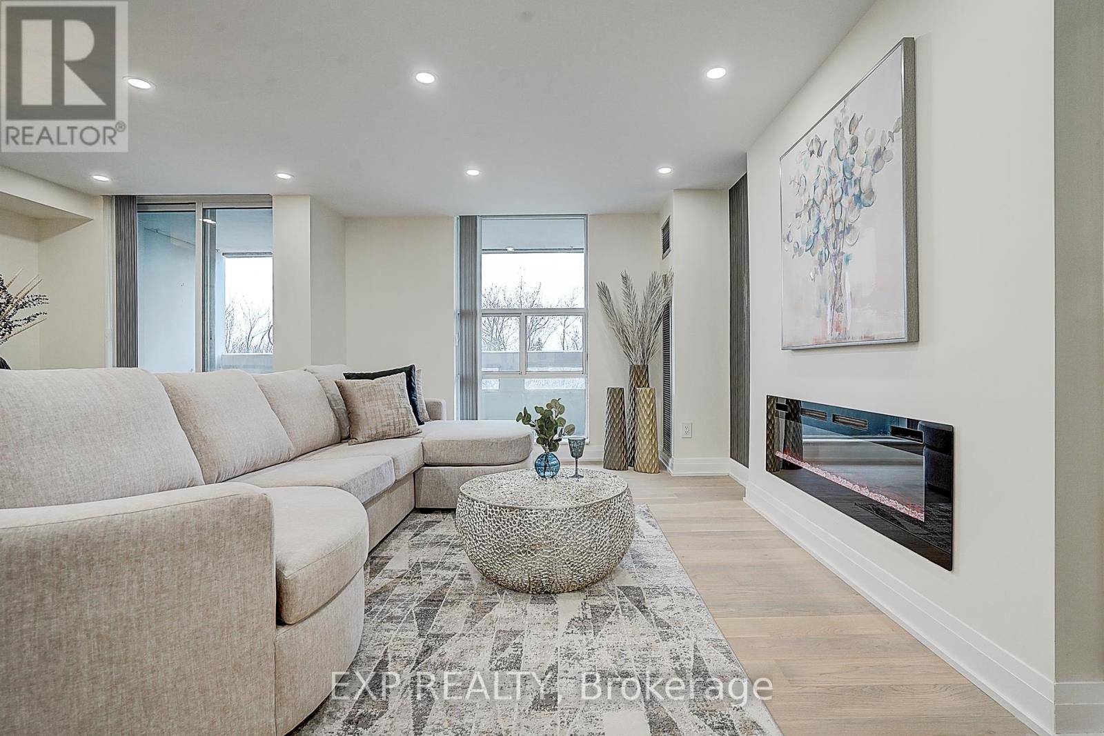 Markham (royal Orchard), ON L3T4T7,60 Inverlochy BLVD #703