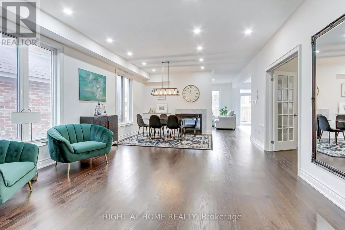 East Gwillimbury (holland Landing), ON L9N0T3,29 PEAR BLOSSOM WAY