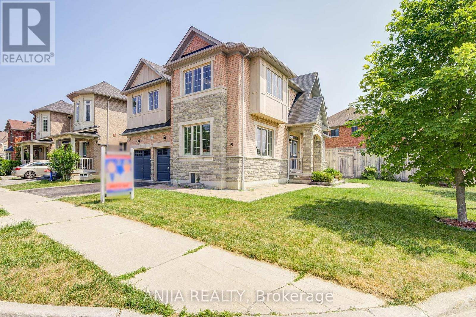 Whitchurch-stouffville (stouffville), ON L4A0Z4,203 RICHARD UNDERHILL AVENUE