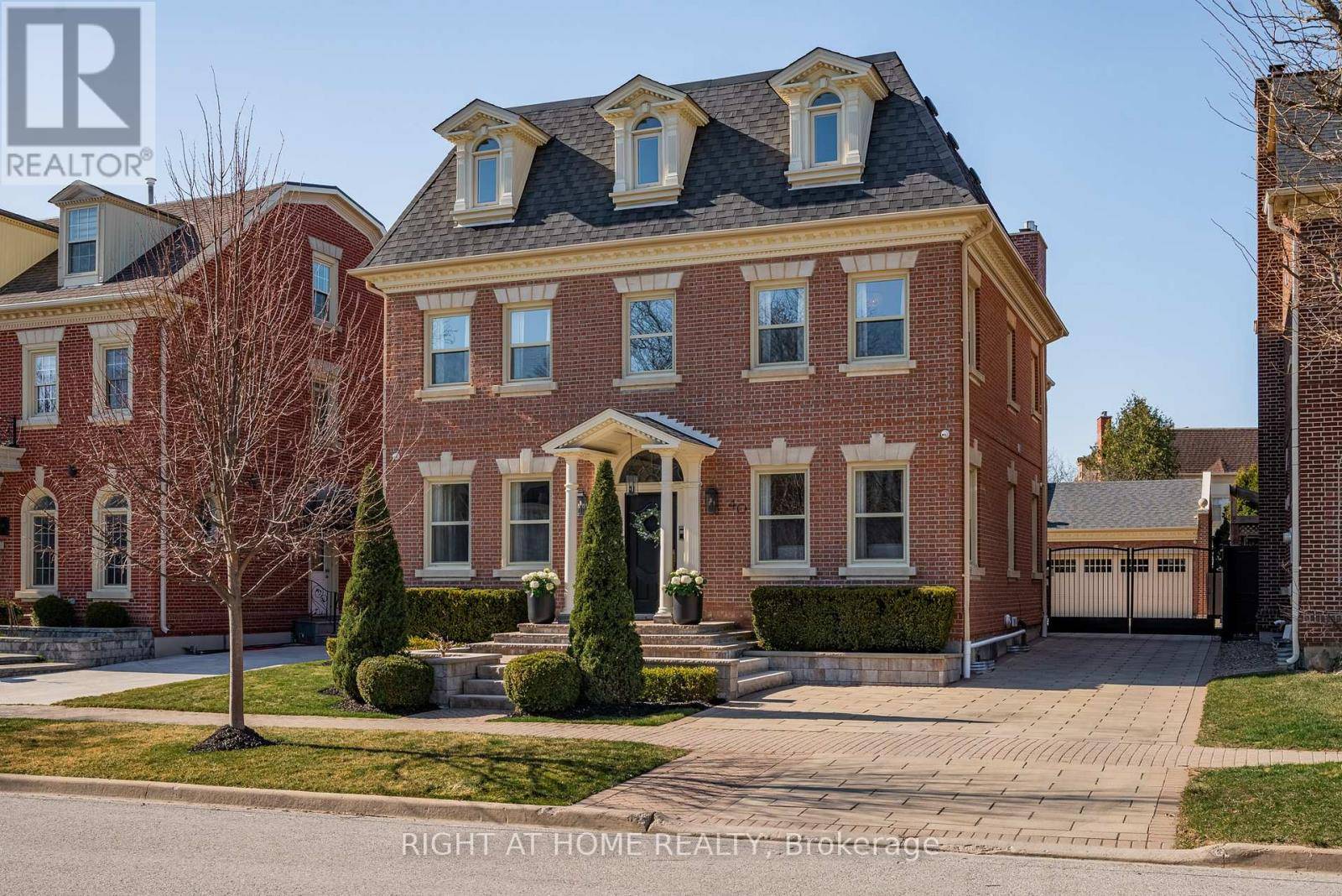 40 OATLANDS CRESCENT, Richmond Hill (mill Pond), ON L4C9P1