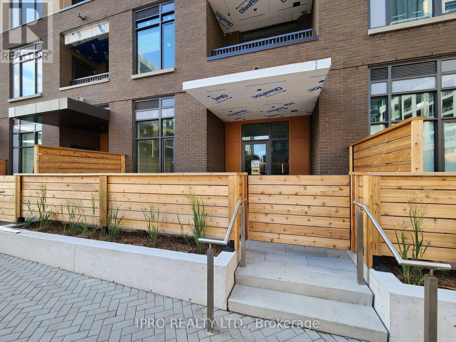 8 Beverley Glen BLVD #102, Vaughan (beverley Glen), ON L4J0L5