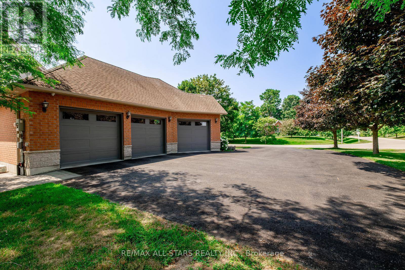 Whitchurch-stouffville (ballantrae), ON L4A1M4,2 ROBERT GRAY ROAD