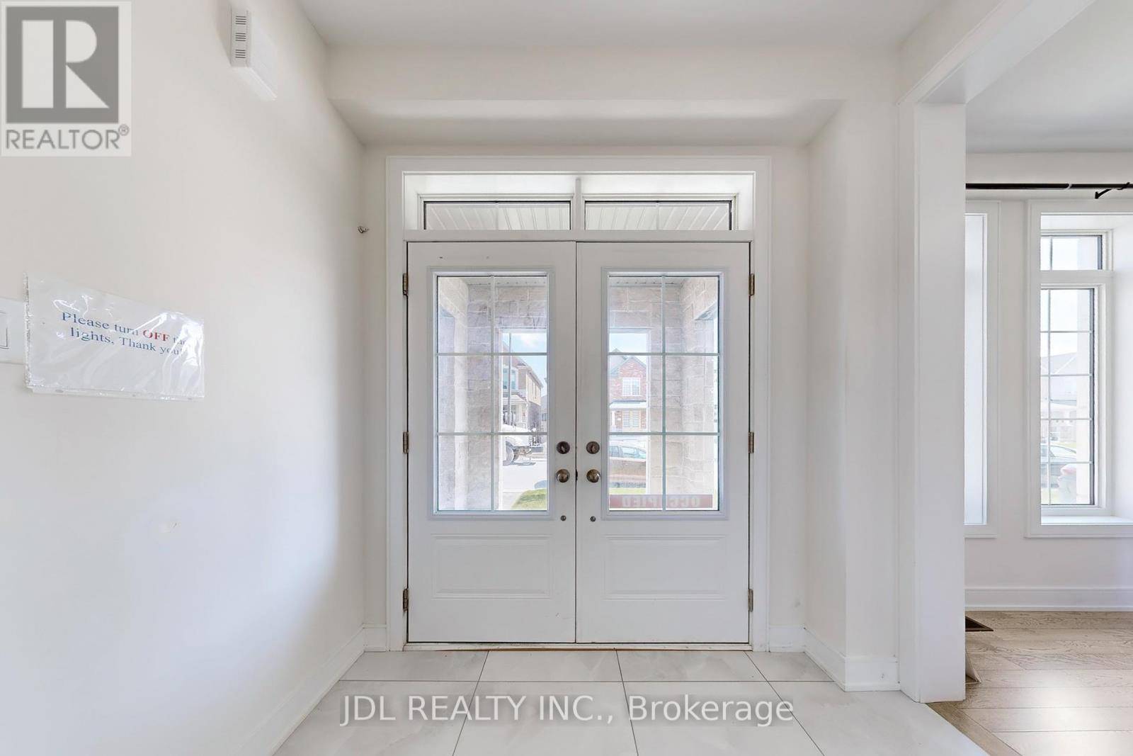 East Gwillimbury (queensville), ON L9S0S1,143 KENNETH ROGERS CRESCENT