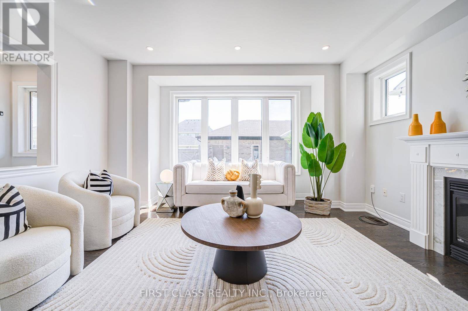 Markham (cornell), ON L6B0Y5,77 DIAMOND JUBILEE DRIVE