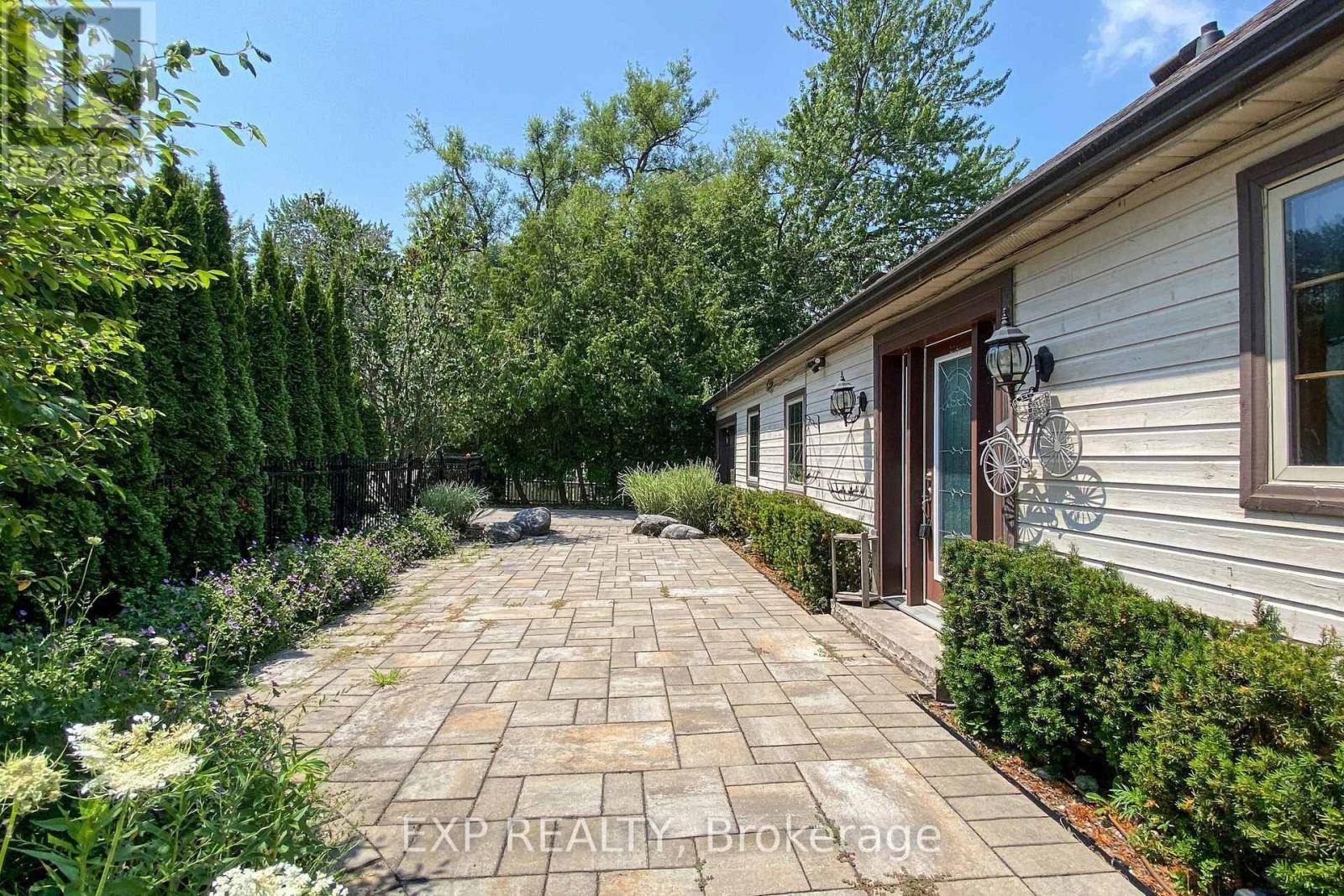 Georgina (historic Lakeshore Communities), ON L4P3E9,230 LAKE DRIVE E