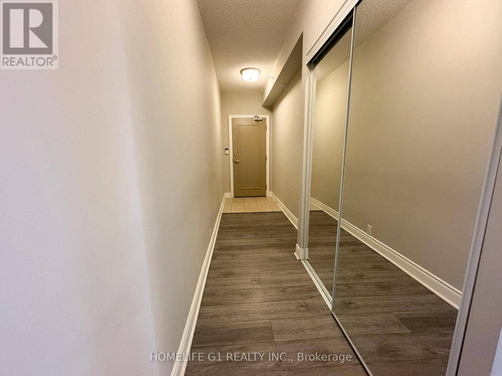 Vaughan (maple), ON L6A4Y1,2396 Major Mackenzie DR West #212