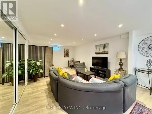 Markham (royal Orchard), ON L3T3J3,222 Romfield Circuit #Lower