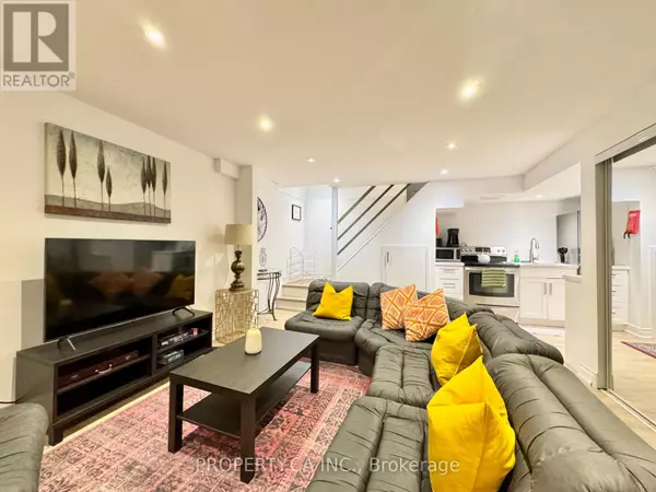 Markham (royal Orchard), ON L3T3J3,222 Romfield Circuit #Lower