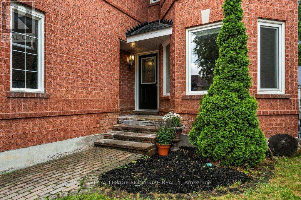 Newmarket (summerhill Estates), ON L3X2K6,584 DOUBLETREE LANE