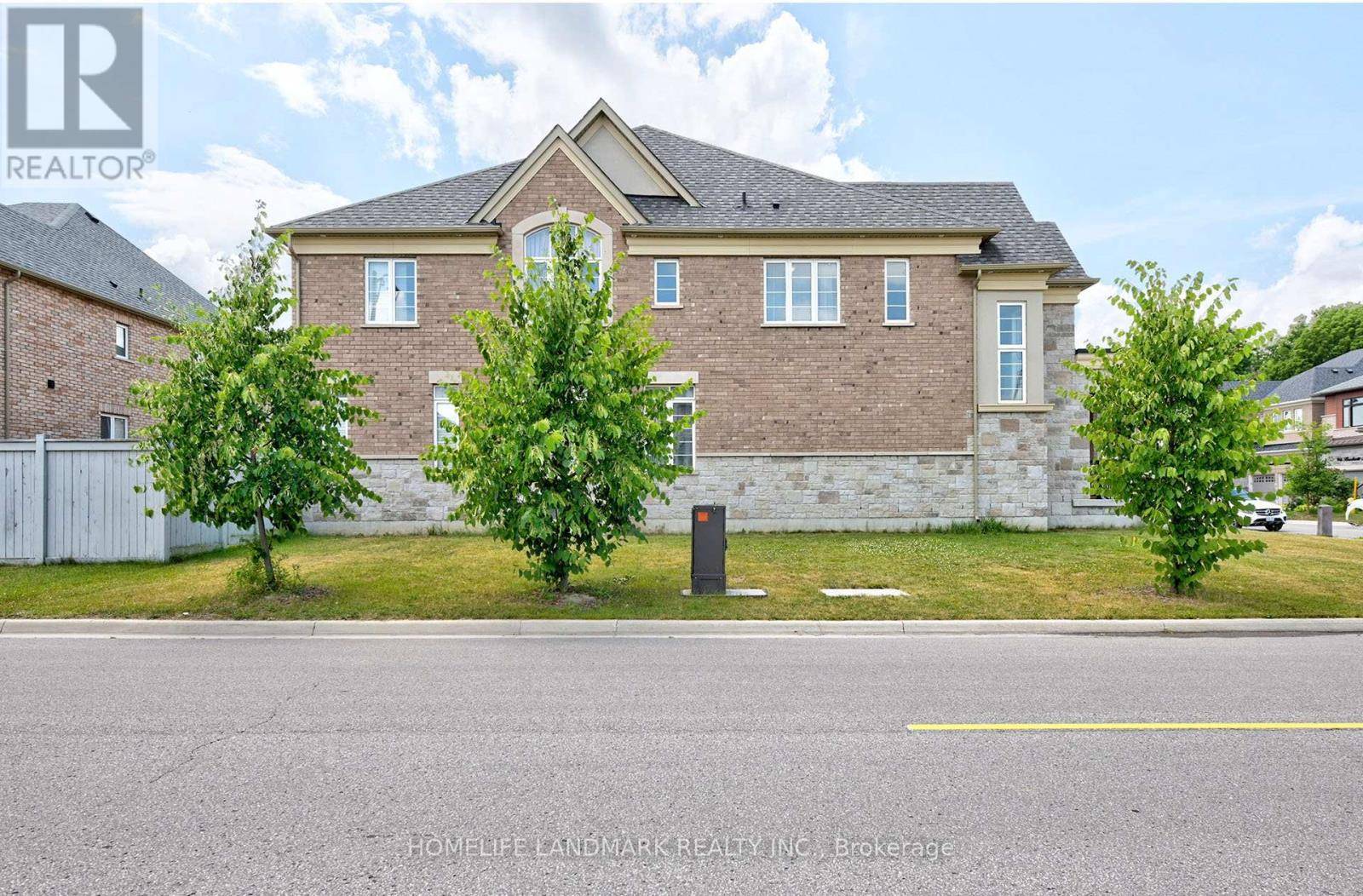 East Gwillimbury (holland Landing), ON L9N0S6,99 BECKETT AVENUE