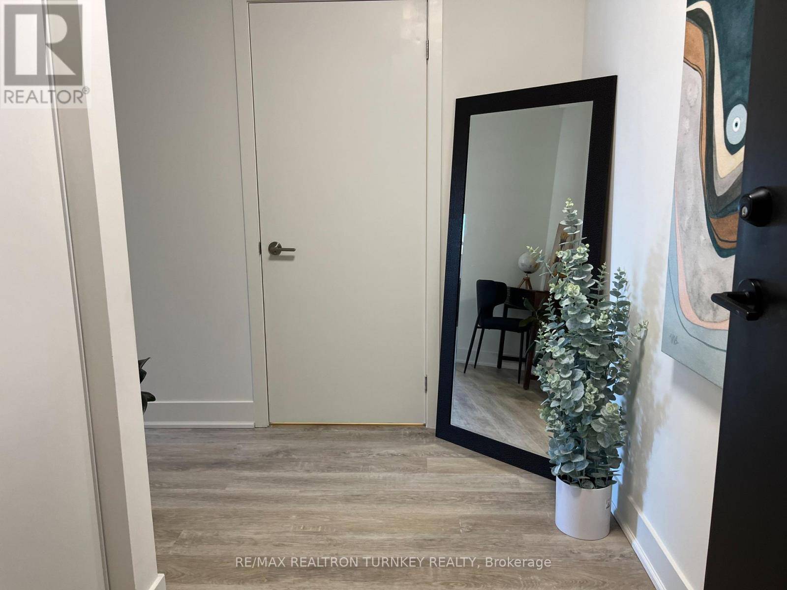 Newmarket (central Newmarket), ON L3Y0G7,185 Deerfield RD #018