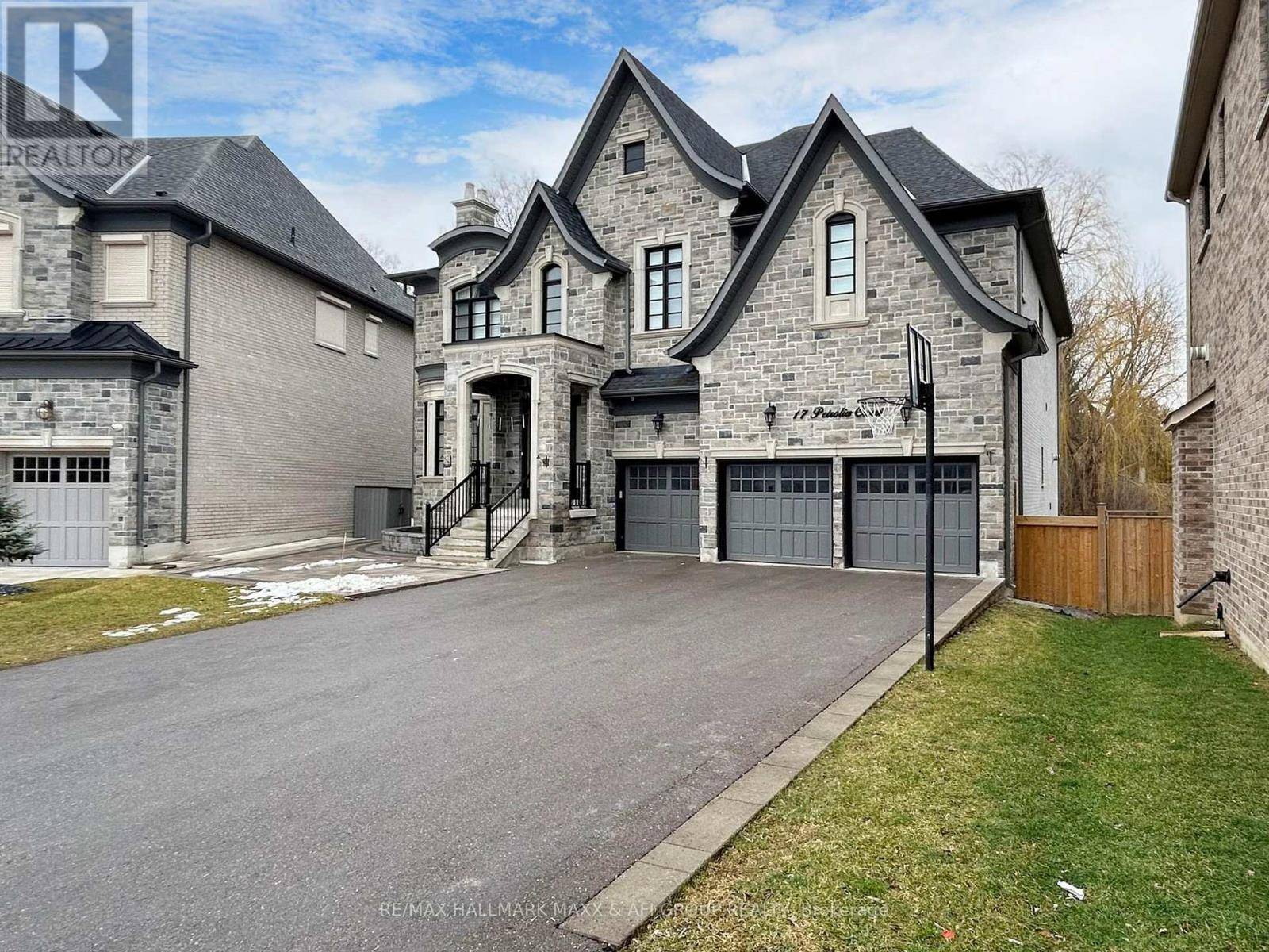 17 PETROLIA COURT, Richmond Hill (south Richvale), ON L4C0C2